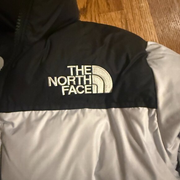 The North Face Women's 1996 Retro Nuptse Jacket NF0A3XEO  (Excellent Condition!) - Picture 2 of 4